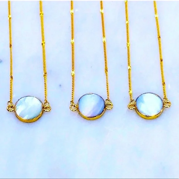 18K Gold Black Mother of Pearl Necklace - Picture 3 of 5